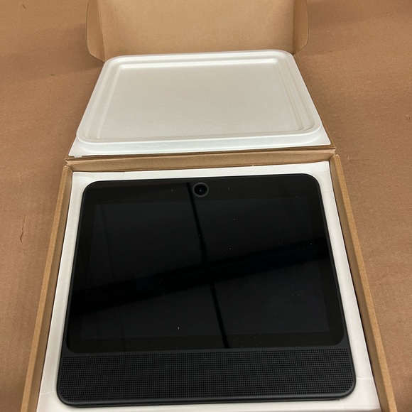 NEW Portal from Facebook [Gen 1]. Smart, Hands-Free Video Calling with Alexa - Picture 3 of 4